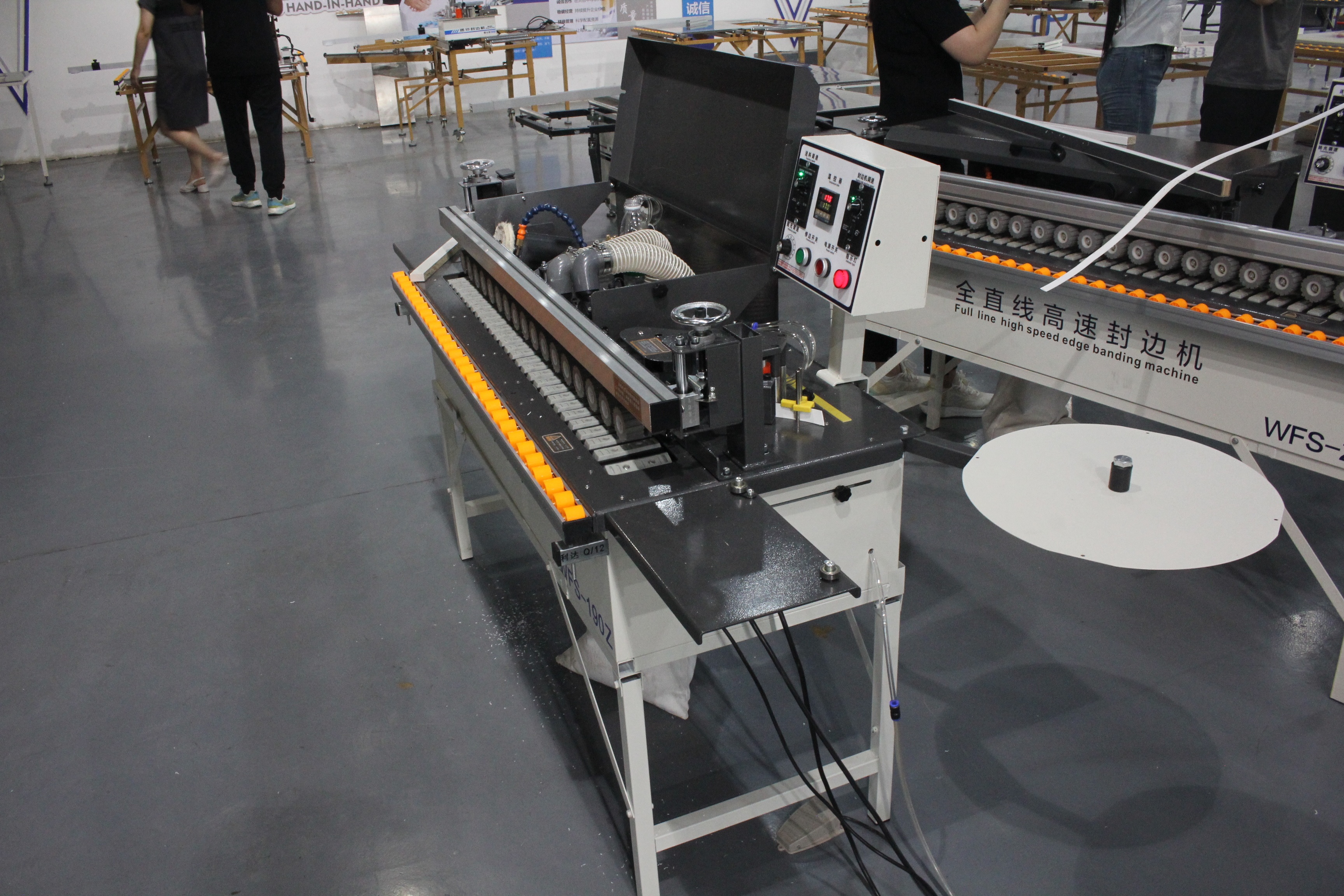 Portable Edge Banding Woodworking Machine For Log Processing 1900*1300*560mm
