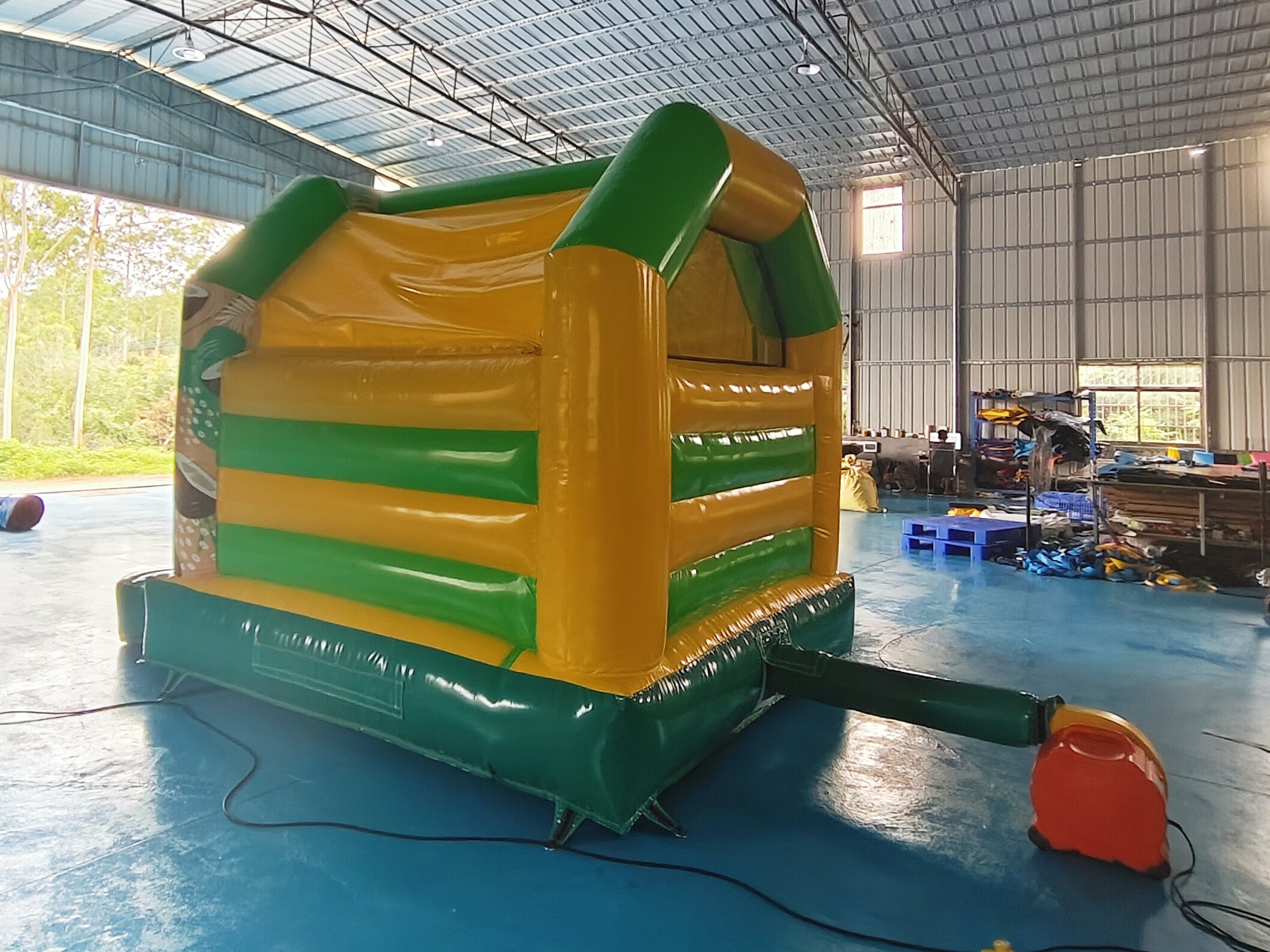 Commercial Grade Inflatable Combo Coconut Tree Sandbeach Inflatable Bouncy House With Slide Jumping Castle For Sale