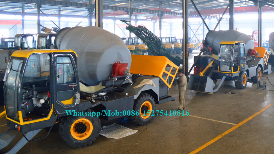Mobile Hydraulic Concrete Mixer Machine , Cement Mixer Vehicle 20 Circles Per Min