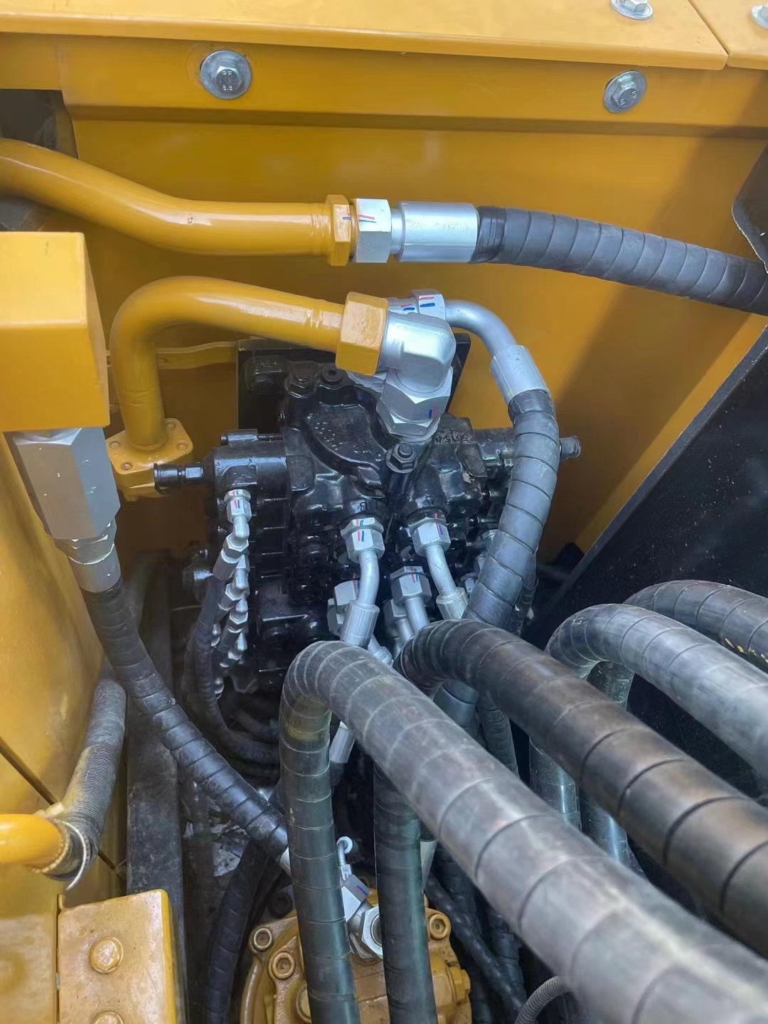 Low price sale of original hydraulic track type Sany SY75 second-hand excavator and hook machine