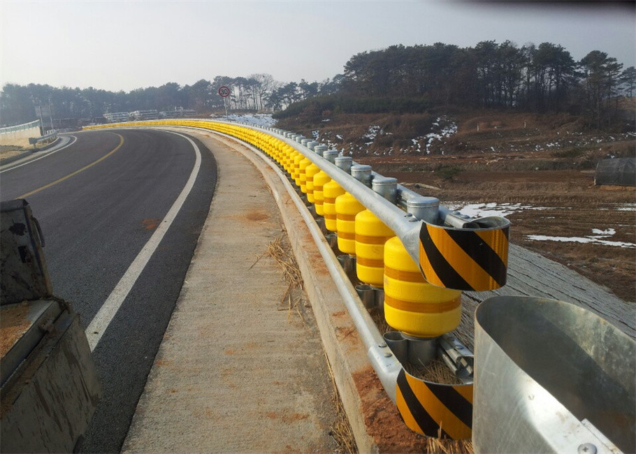EVA Plastic Traffic Curve Bend Road Safety Roller Barrier Highway Rotating Drum Barrel