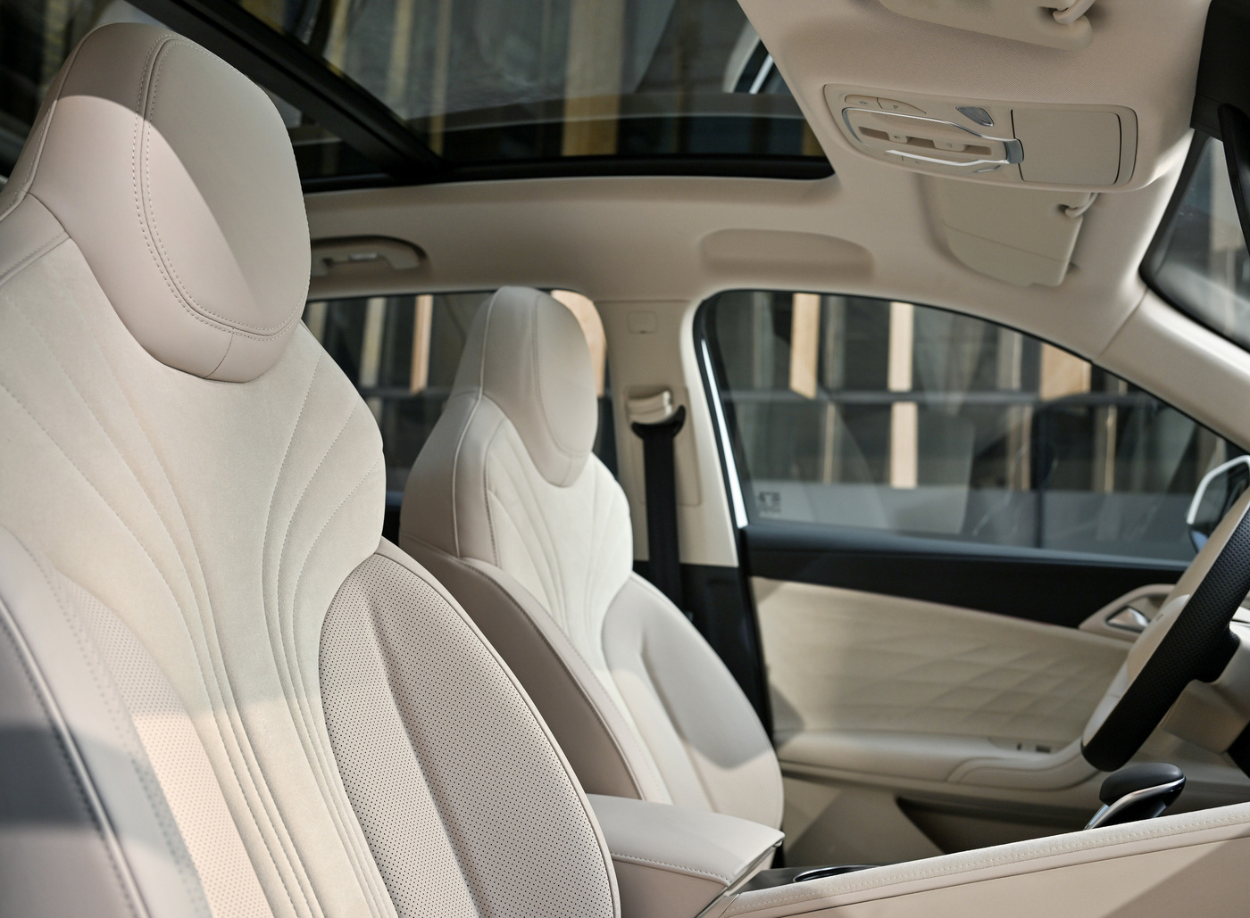 Roewe D5X 2024 135 Technology Edition Popular Plug-In Hybrid Compact SUV with 350 NM Torque and Front Wheel Drive