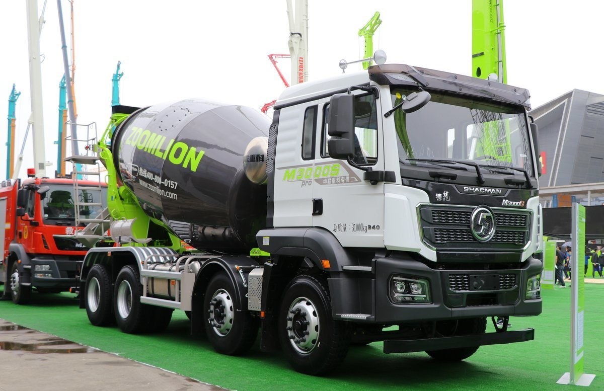 High Performance Shacman WEICHAI Cement Mixer Truck 251 - 350hp With Cummins Engine