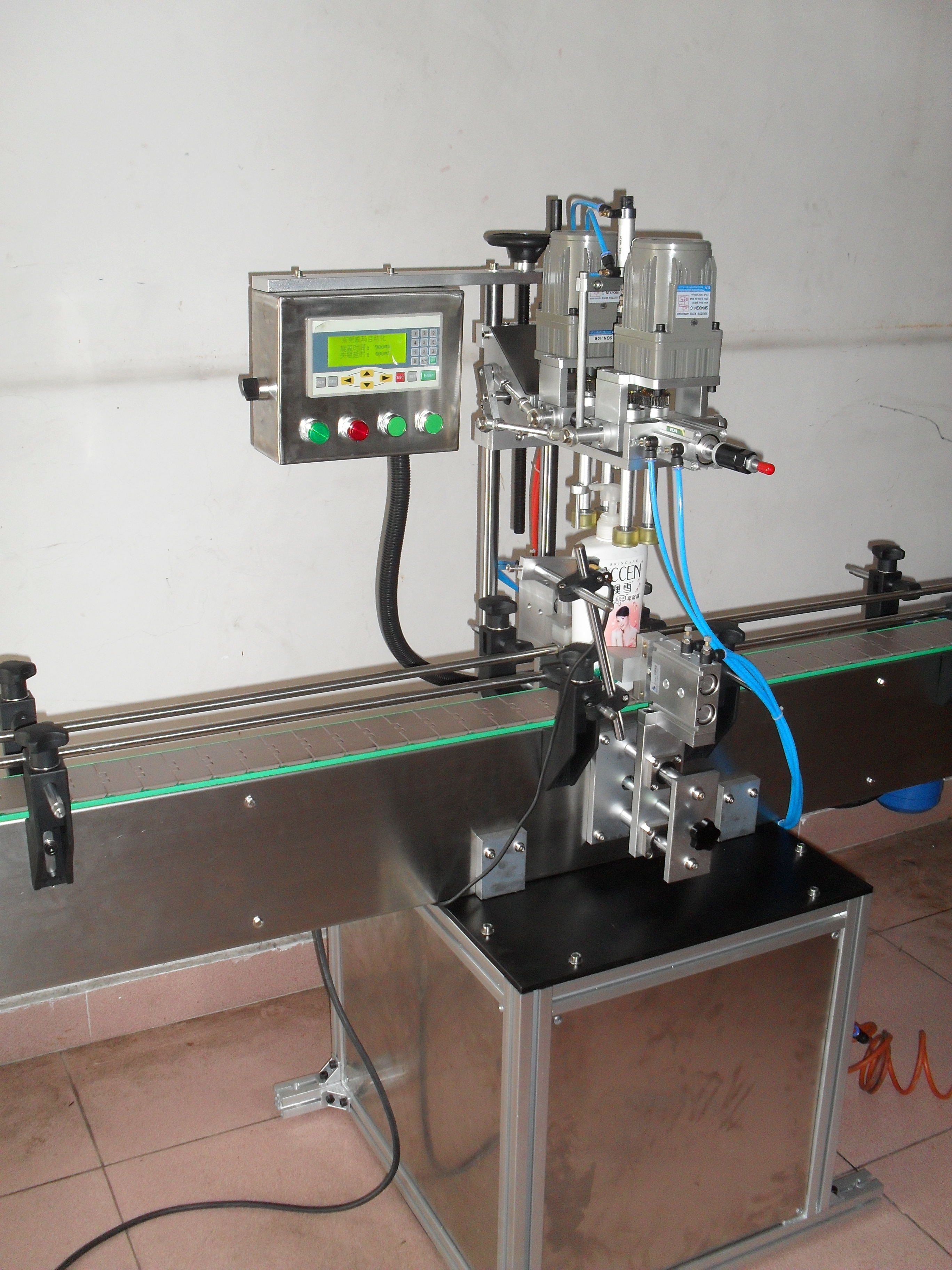 Spray Pump Automatic Bottle Capping Machine , Plastic Cap Sealing Machine