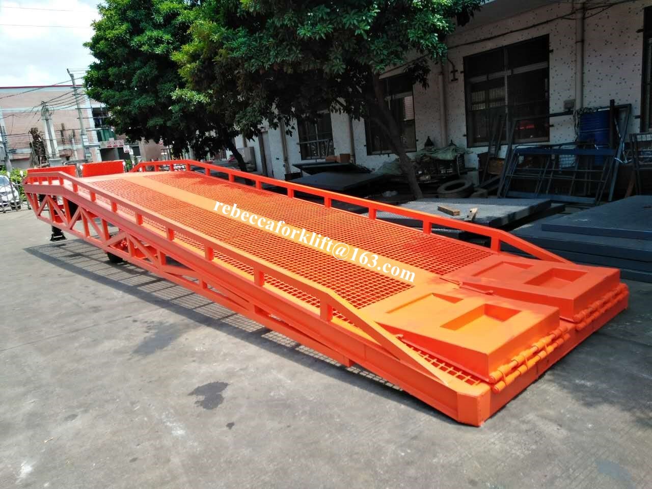 12 Ton Container Loading Ramp , High Duty Steel Structure Mobile Forklift Ramp