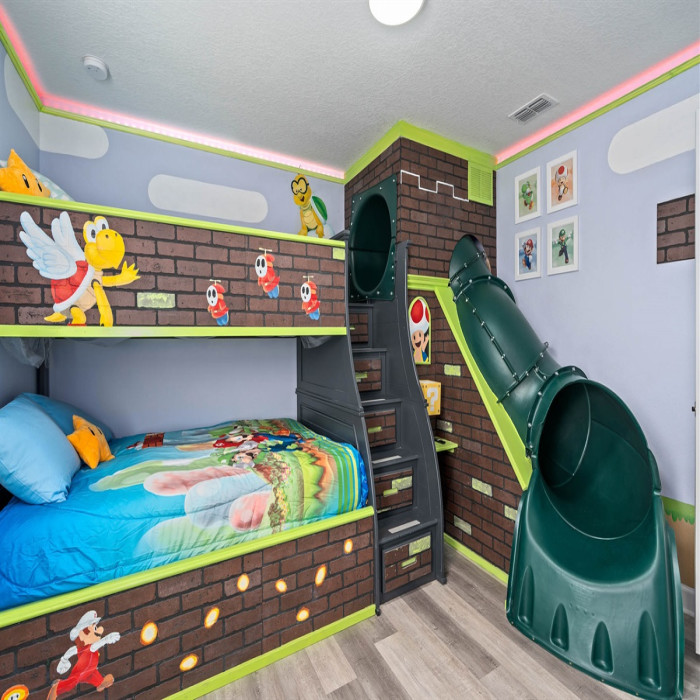 Unlock a new experience of parent-child accommodation. The charm of the slide equipment in the hotel parent-child room