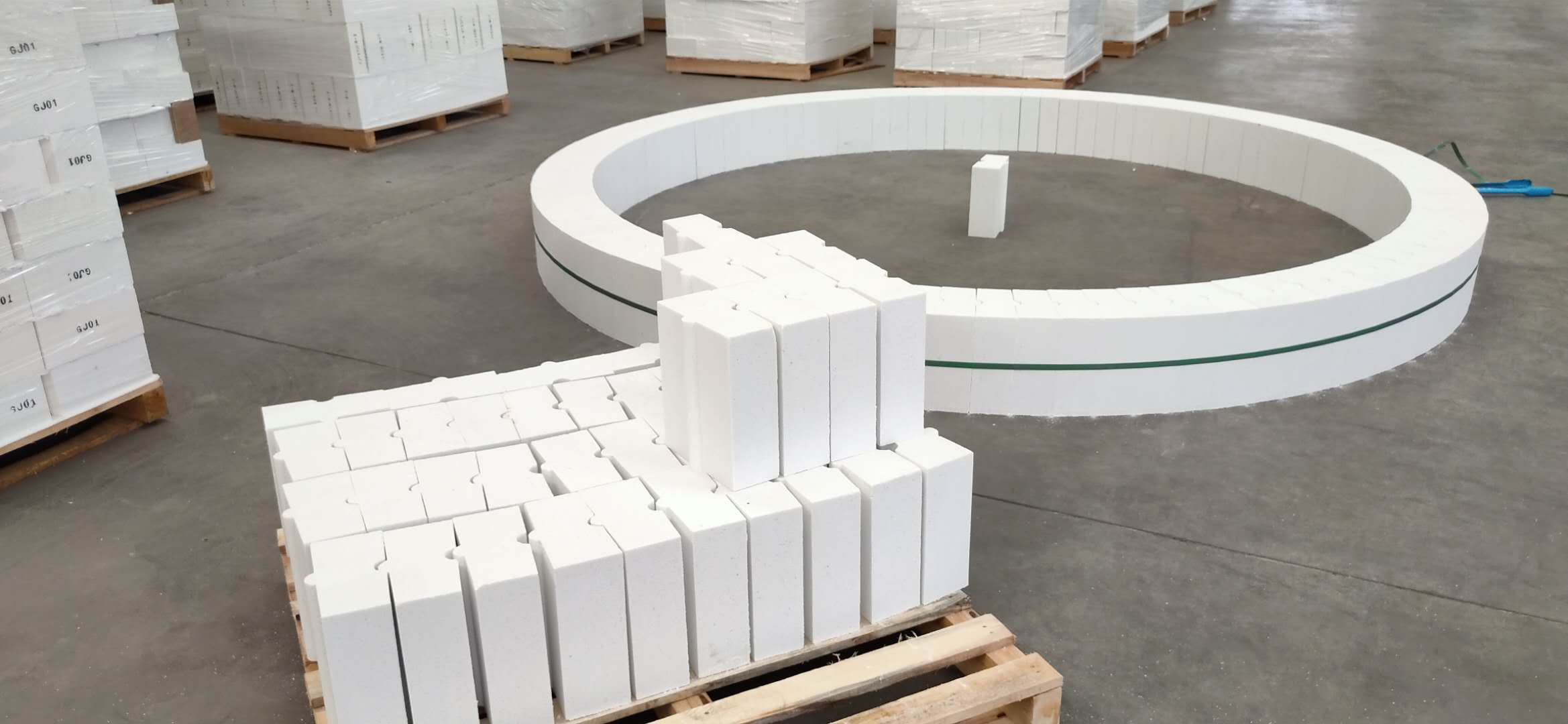 Al2O3 Raw Material Corundum Mullite Brick for Refining Furnace OEM Offered by Professional