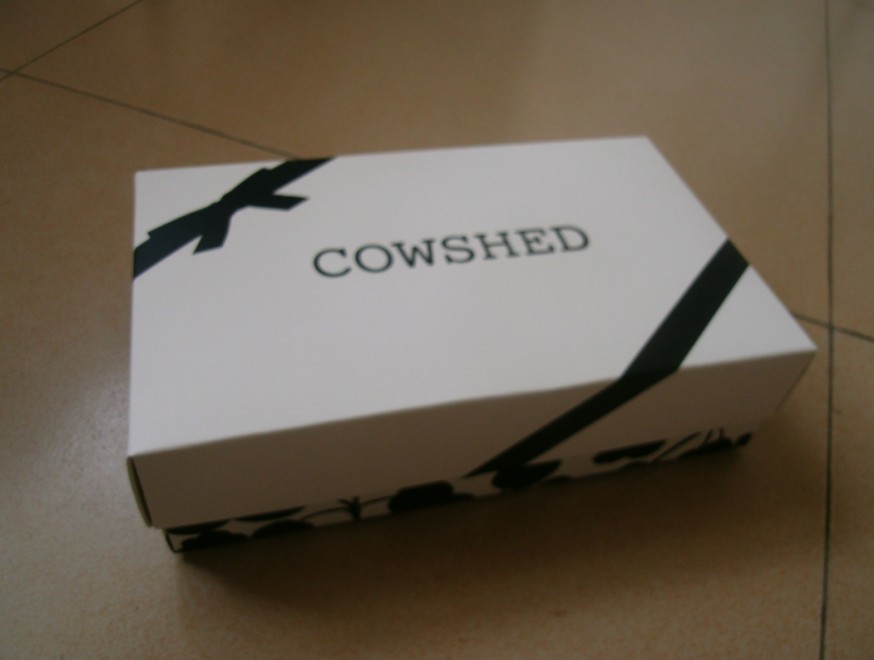 Shipping saving flat packed gift box custom designed cardboard paper packaging box