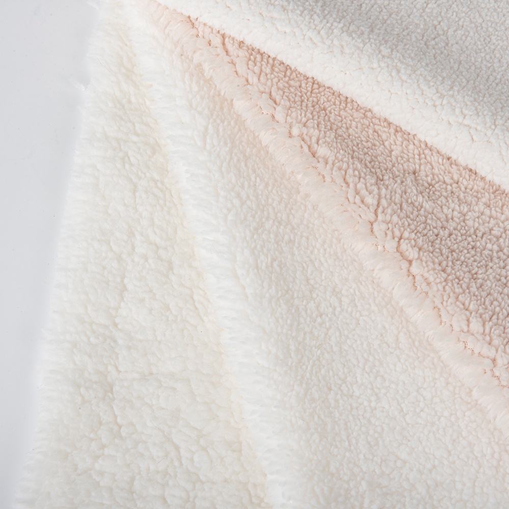 100% Polyester Micro Polar Sheepskin Sherpa Fleece Blanket with Tear-Resistant Material