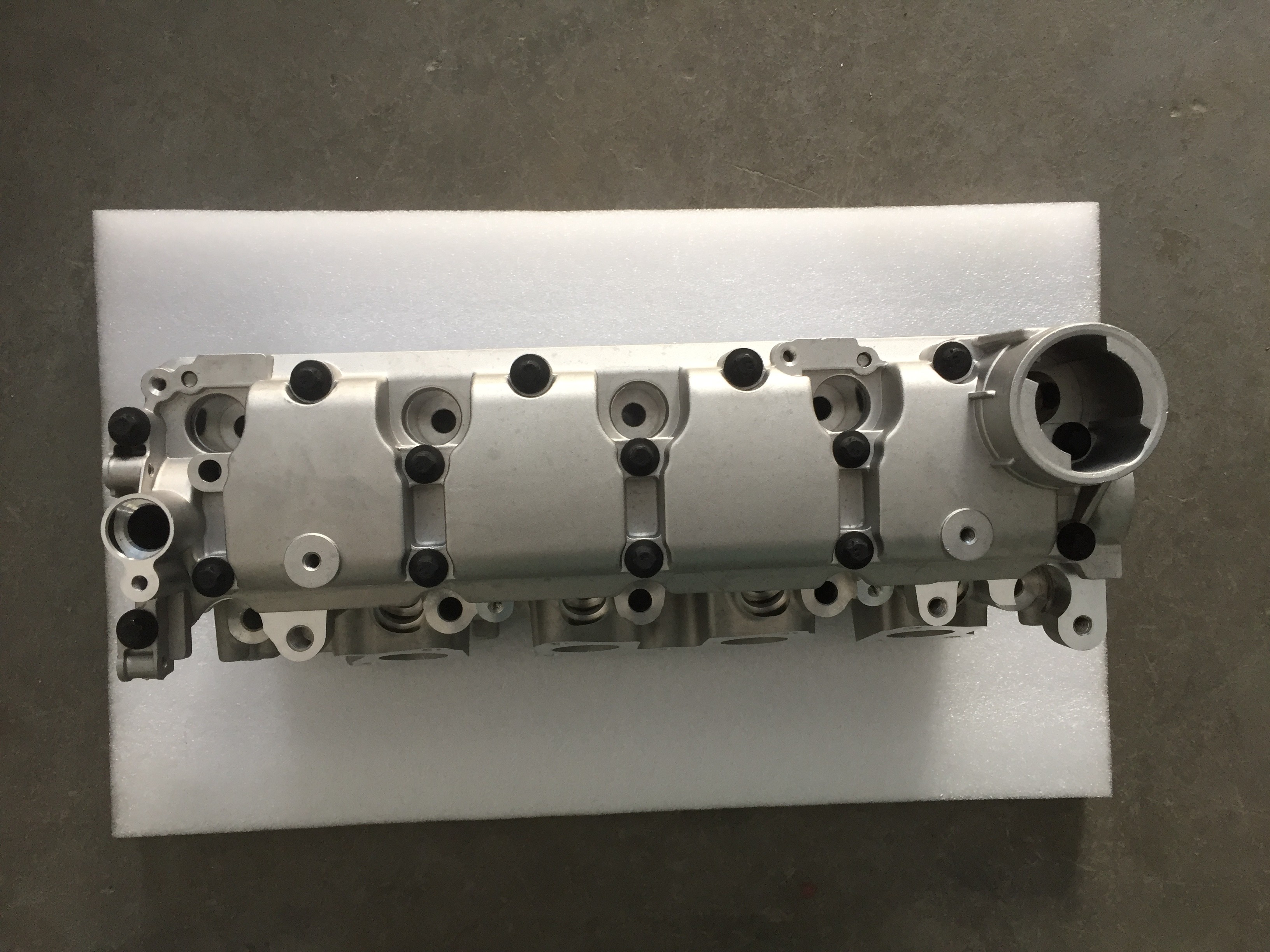 032103353T Cylinder Head For VW Fox / Suran 1.6