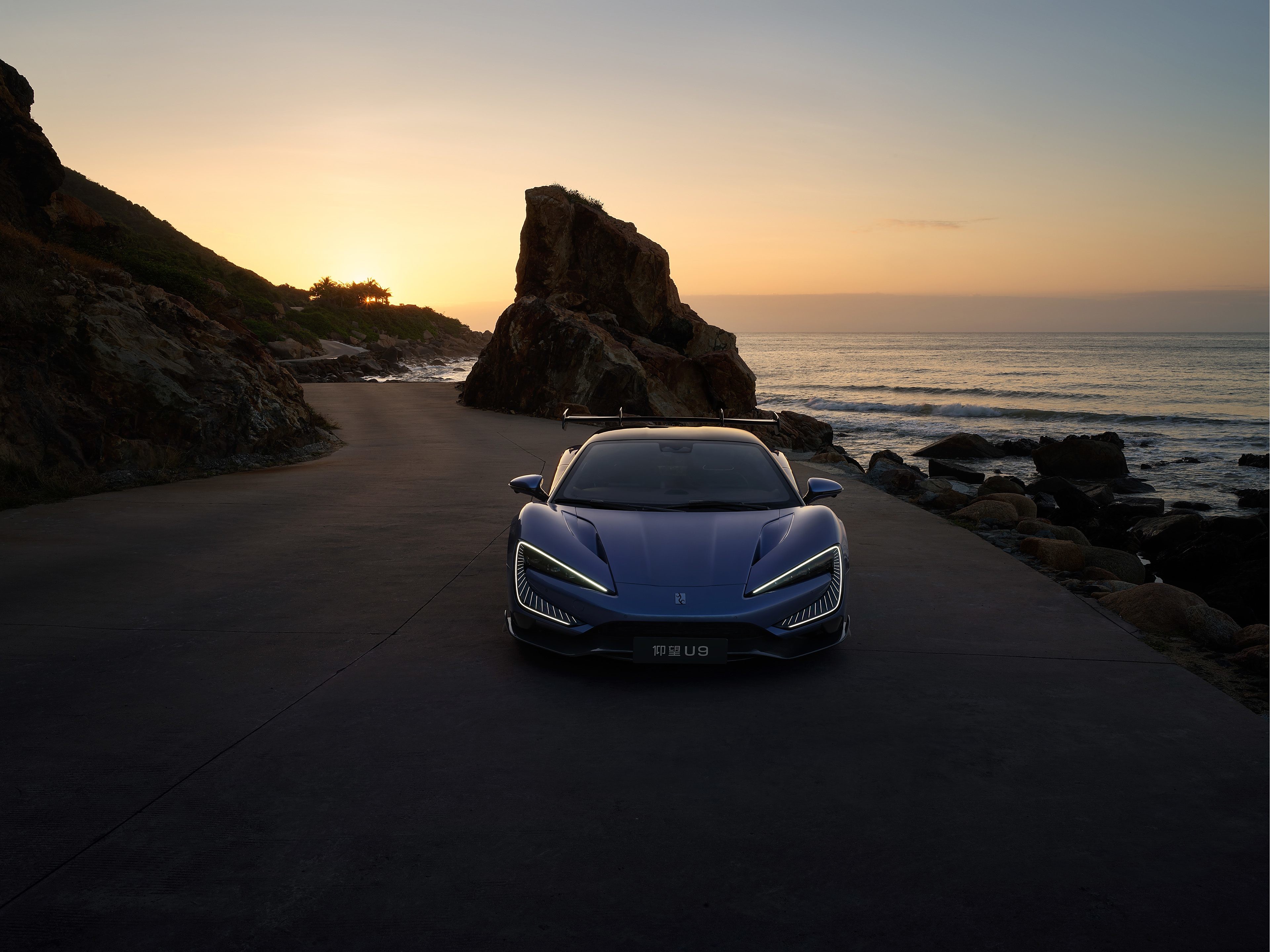 Byd Yangwang U9 2024 Standard Luxury Awd Four Motors Sports Car Pure Electric 1306 HP High Speed Sports New Car Price