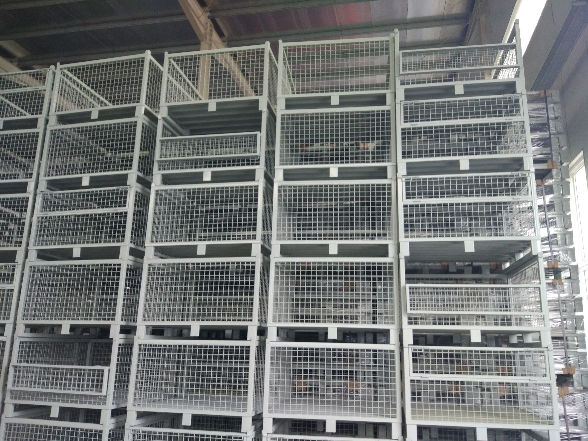 Custom Size Stacking Pallet Racks , Industrial Wire Containers For Bulk Materials Handling