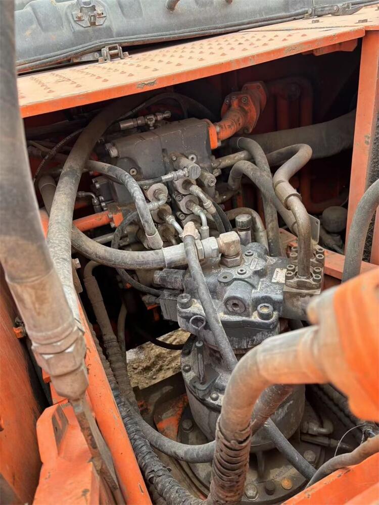 Korea Made Doosan DX225 Crawler Excavator with 1.05m3 Bucket Capacity and 115KW Power