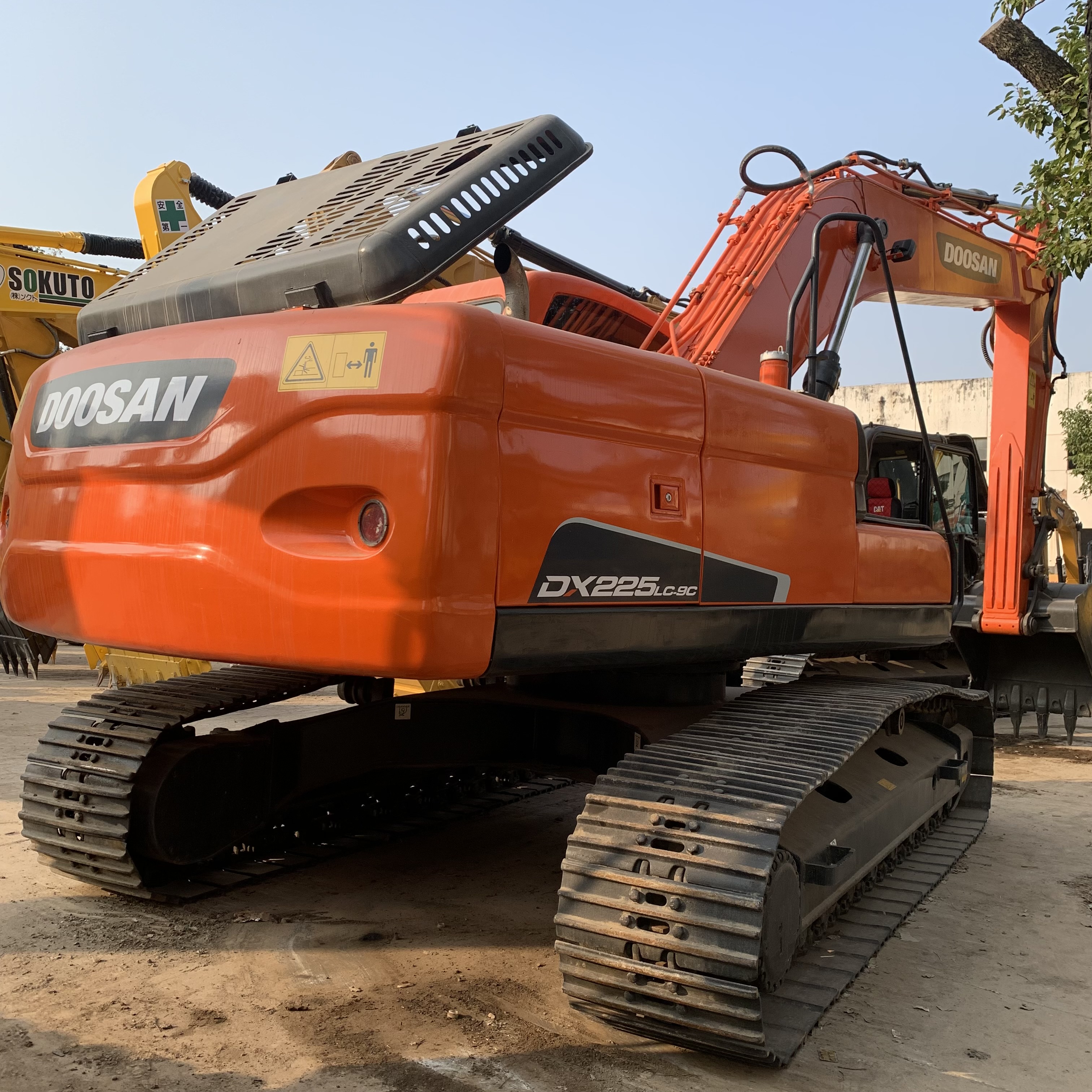 Doosan DX225LC-9C and DX380 DH220 Secondhand Crawler Excavators in Good Condition