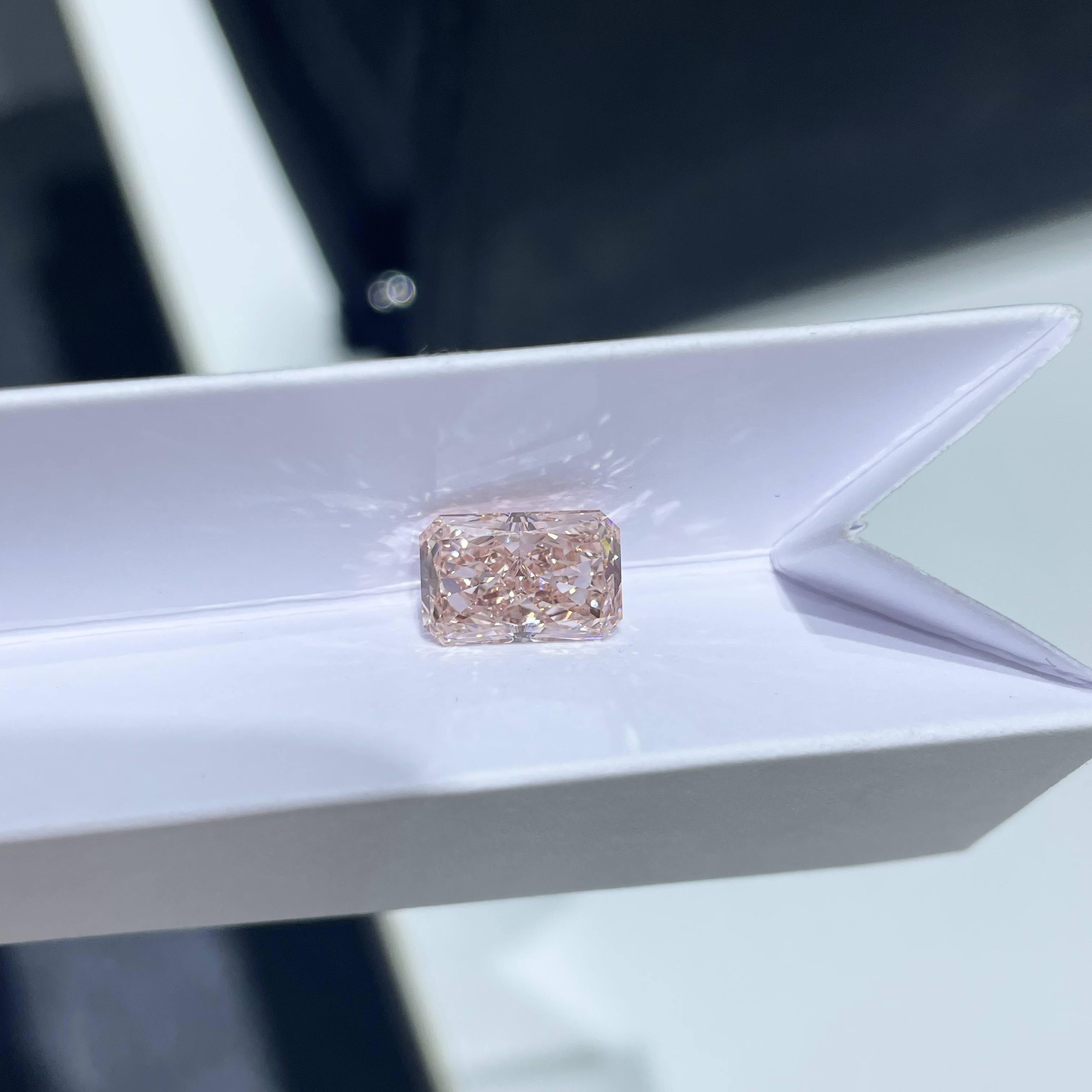 Artificial Lab Grown Pink CVD Diamonds Radiant Shape 1.5ct-1.99ct