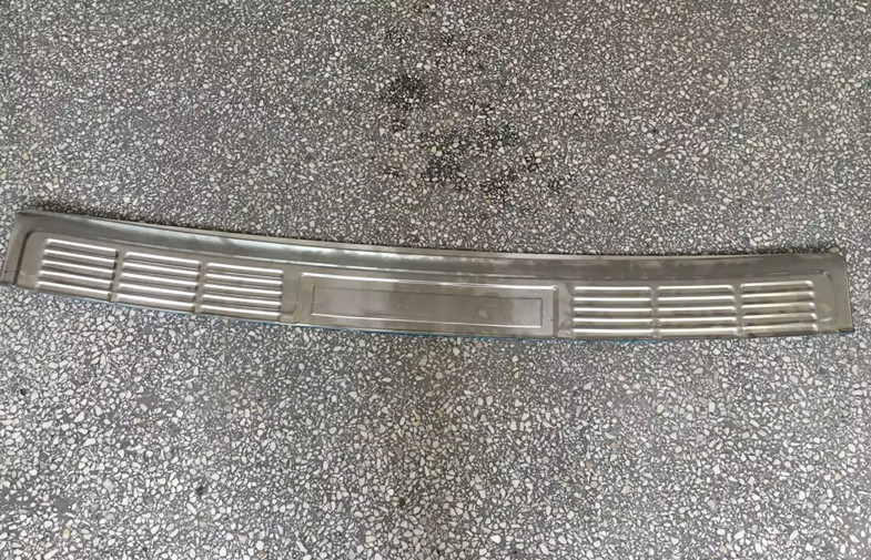 Polished SS Outer Back Door Sill Plates For 2015 New Land Cruiser 200