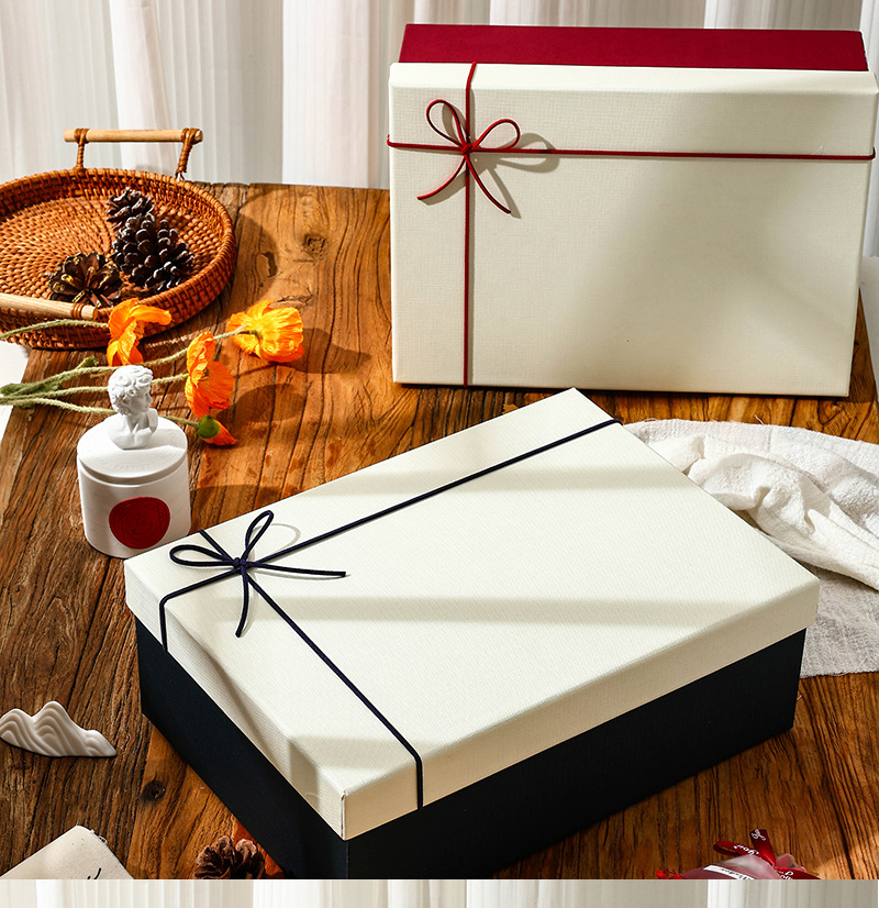 Custom Order Accepted Luxury Lid and Base Box for T Shirt Clothing Gift Packaging