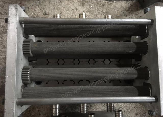 Plastic Moulded Components Injection Molding Tool Used To Produce Thermal Insulation Strip