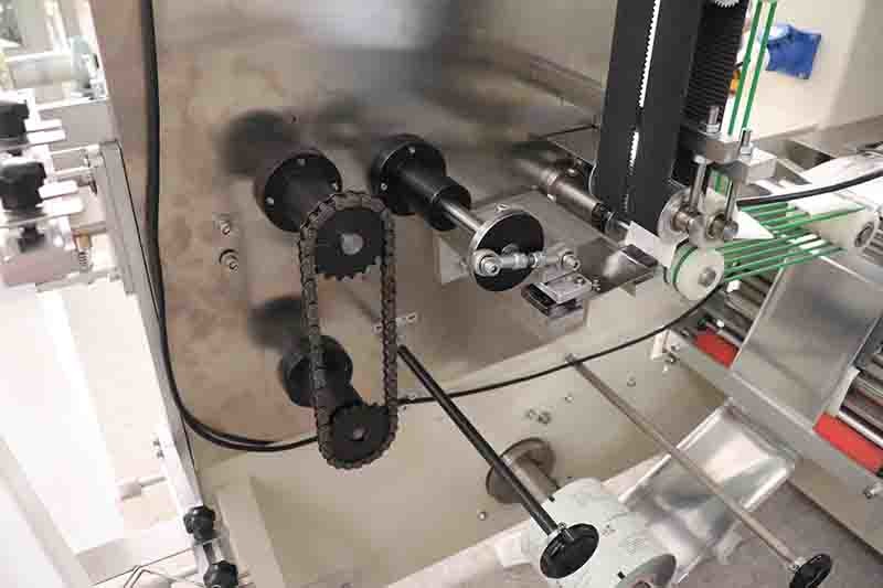 3.8KW Wipes Packaging Machine Individual Alcohol Wipe Packing Line
