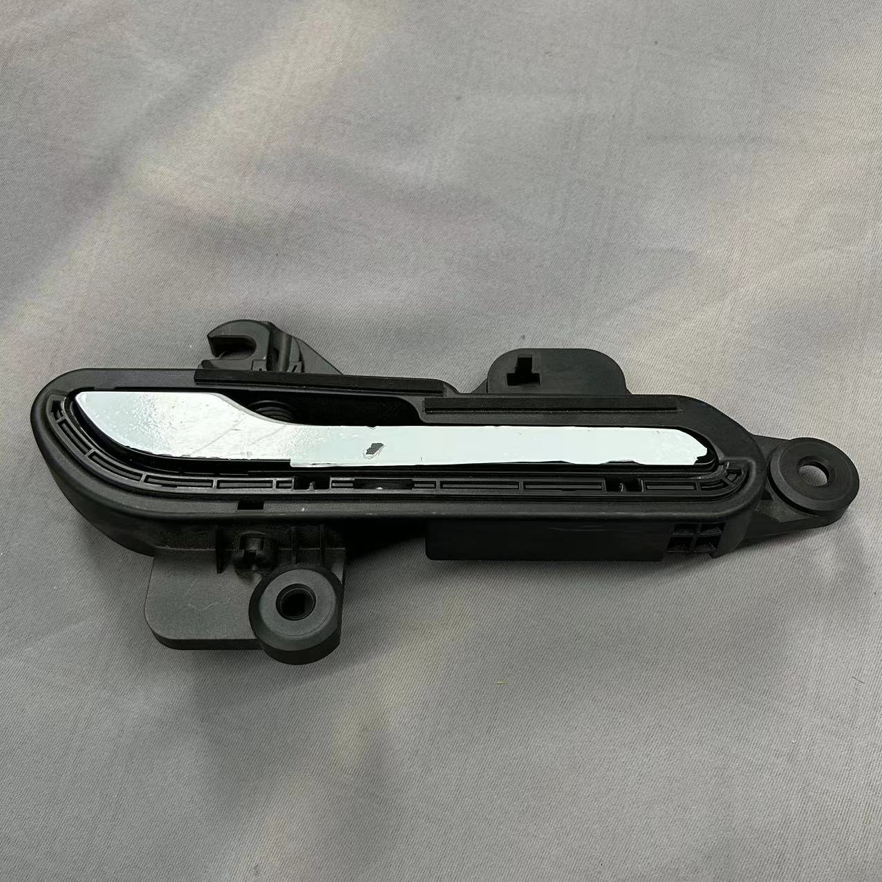 Tesla Model 2019- Front Door Handle 1528115-00-B / 1528114-00-B This Car Part
