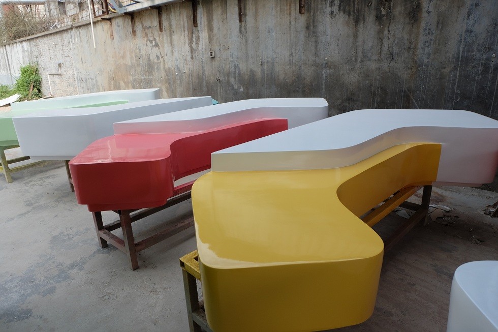Hotel mall deco square shape multi-color fiberglass chair statue as functional furniture