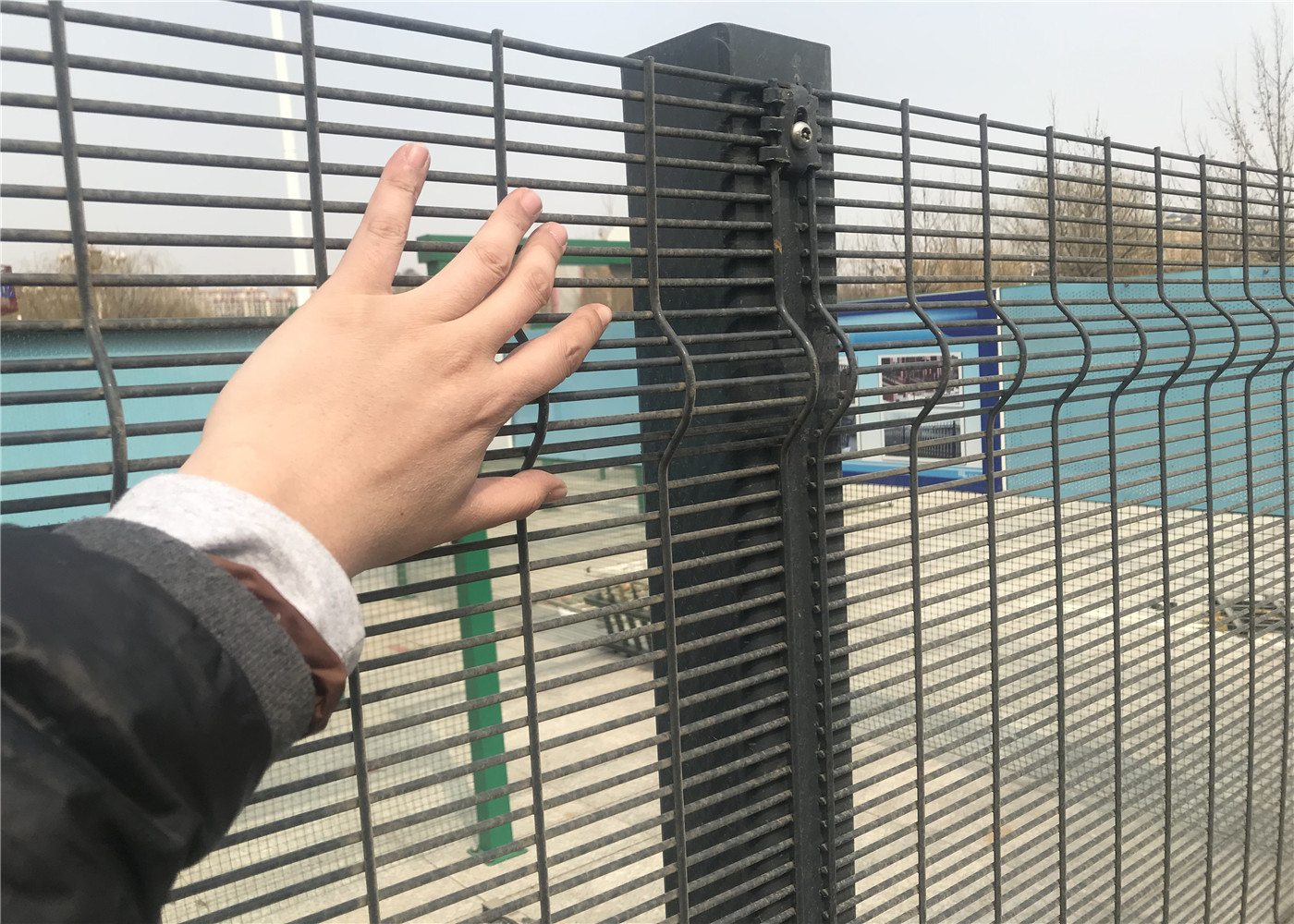 358 wire fence panels 2.2m height x 2.5m mesh aperture 76.2mm x 12.70mm 2d fence panels 3.00mm diameter
