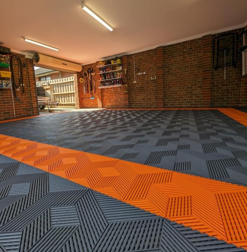 Easy to Clean Epoxy Garage with Decorative Design and Slip Resistance
