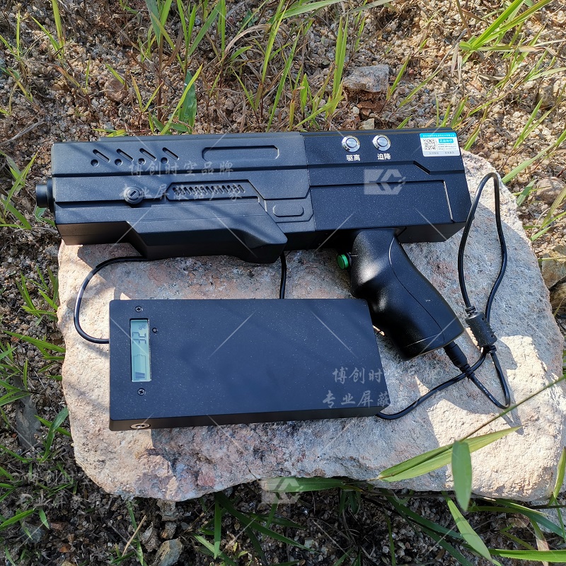 80W UAV jammer / interceptor, 1500m directional jamming range 915m / GPS / 2.4g/5.8g four segment UAV jammer