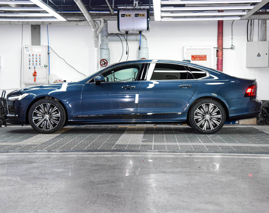 Gasoline Plus 48V 2023 VOLVO S90 B5 2.0T 250HP Luxury Version Left Hand SUV