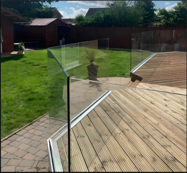 Safety Balcony Glass Railing Heat Resistant Frost Proof For Extreme Weather