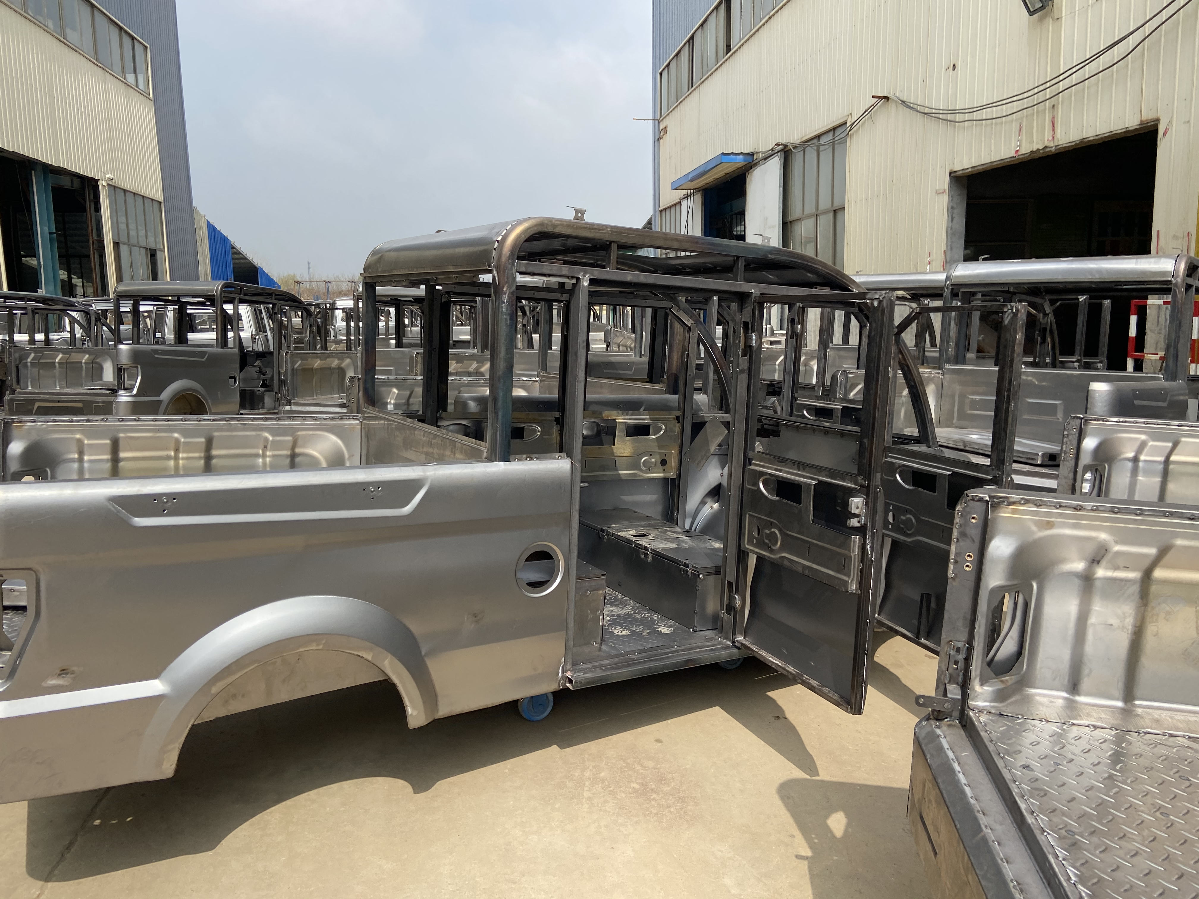 Customized Leather Electric Pickup Truck with 1500W Motor and 8-10 Hours Charging Time