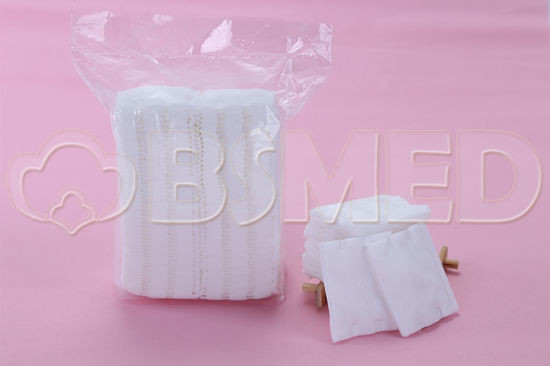 Surgical Dressing 0.4 - 0.6g Square Cotton Pads , Plain Pattern Cosmetic Cotton Pads
