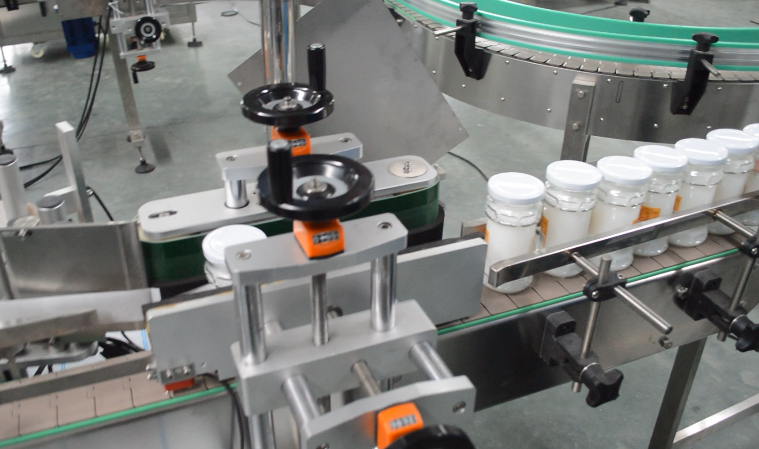 Motor Driven Pet Bottle Filling Machine for Whipped Cream Ketchup Chili Sauce Shampoo