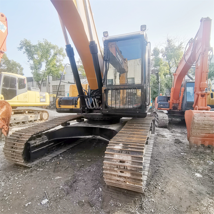 21ton sany 215 excavator with 0.93 m3 bucket capacity and 21800 KG operating weight