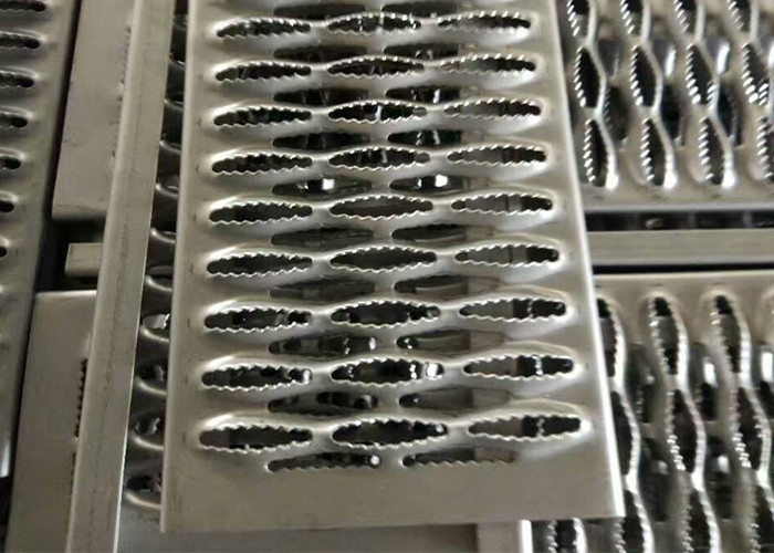 High Strength Crocodile Anti Skid Perforated Metal Plate 2mm Thickness