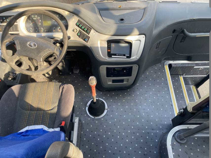 Kinglong Used Bus XMQ6802 Tour Bus 33seats Yuchai Engine Bus With Manual Transmission