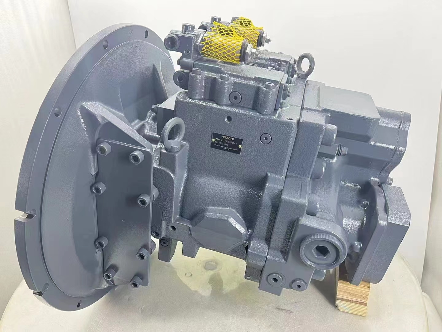 Machinery Engine Parts Excavator ZX490-5A Hydraulic Main Pump YA00035147 9303249