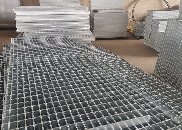 Anti Rust Anti Slip Steel Grating 100mm Serrated Style Hot Dip Galvanized