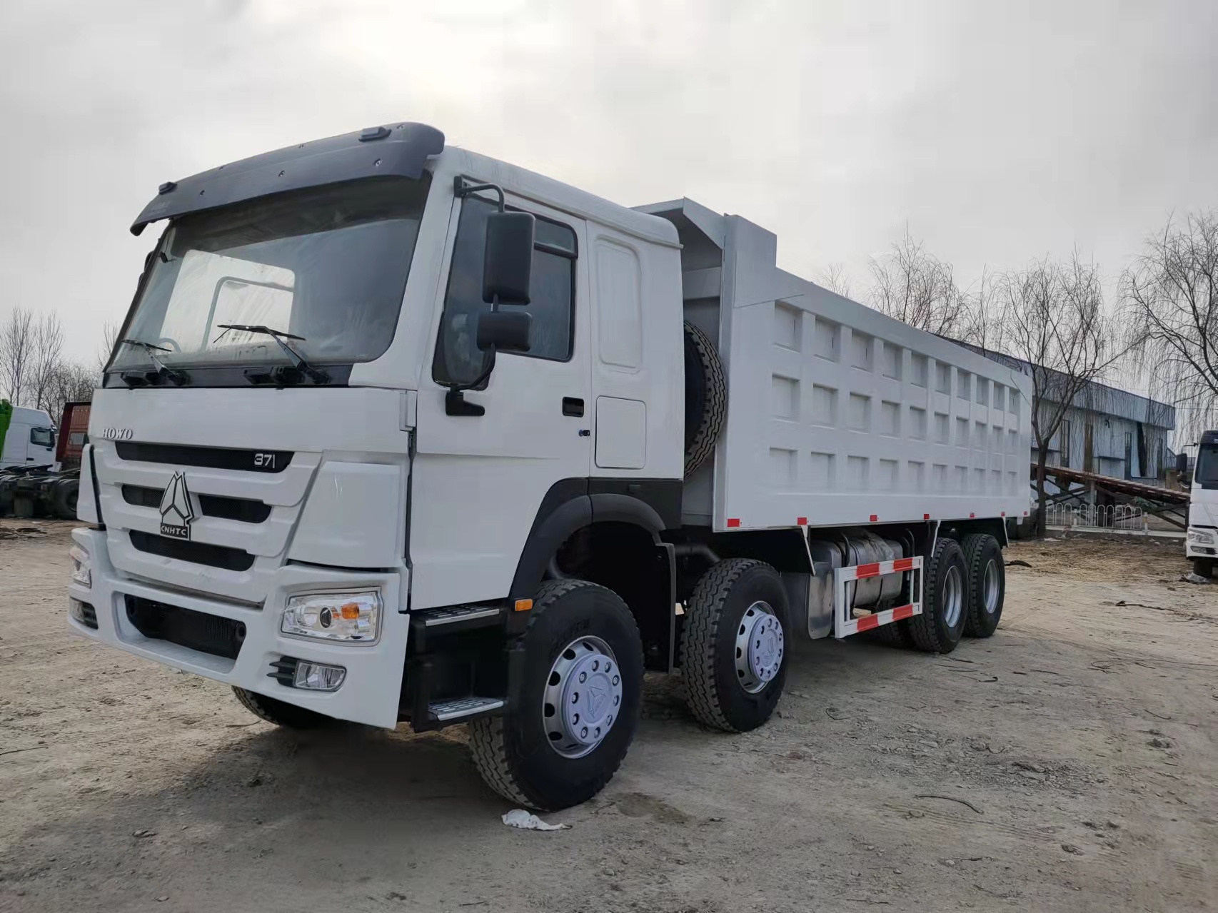 LHD SINO Used HOWO 8*4 Heavy-duty Dump Truck Tipper Truck Dumper with 11-20T Capacity