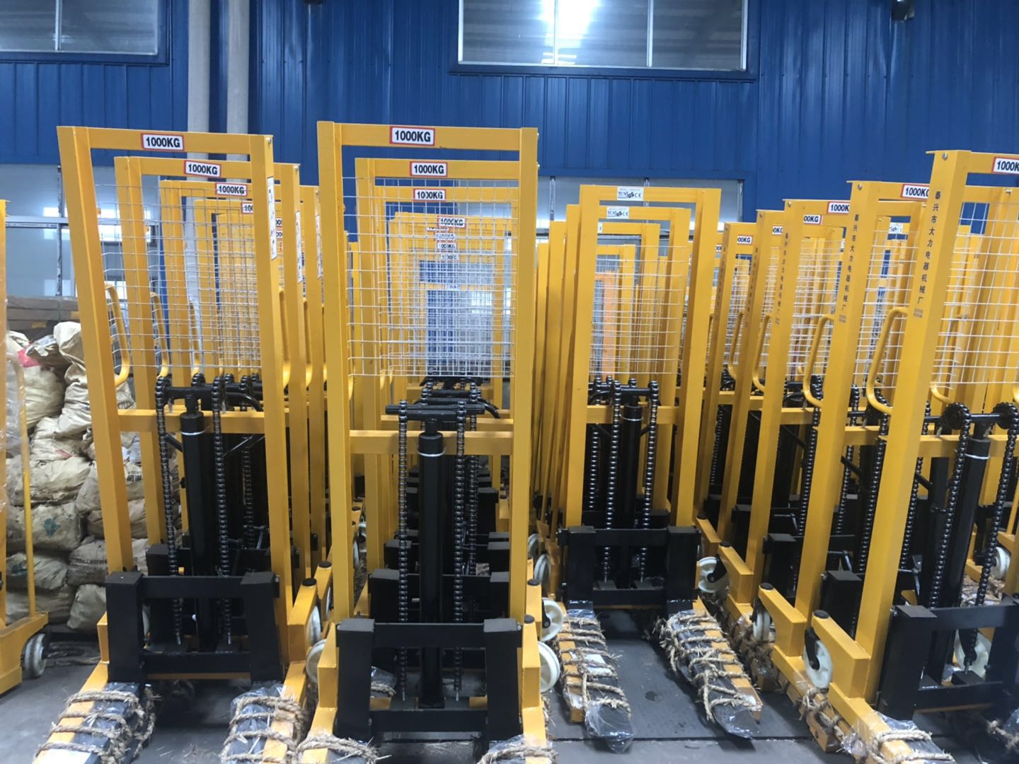 hydraulic system Manual Stacker with the load capacity of 1T 1.6m