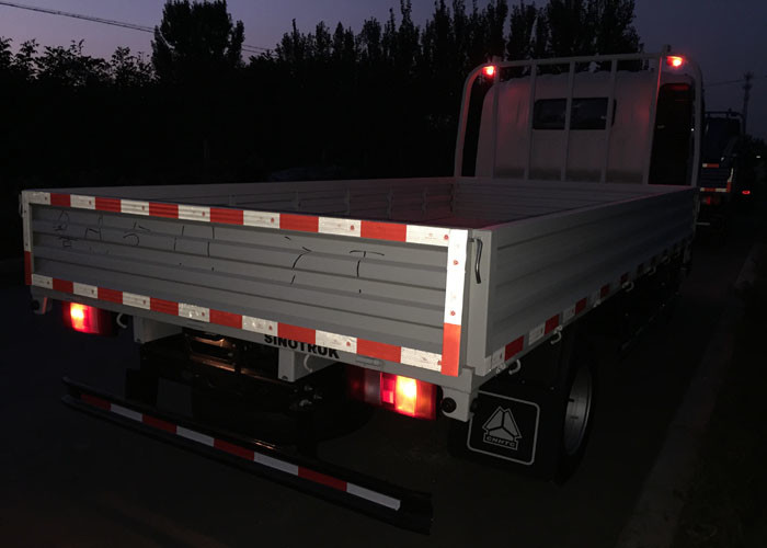 HOWO Light Duty Trucks 3-5 Tons , Construction Site Trucks ZZ1047D3414C145