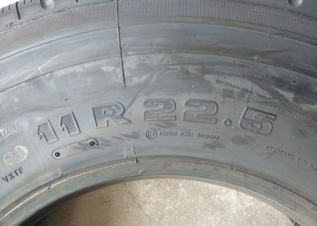 Compact 11R22.5 Highway Truck Tires All Steel Radial Tire Structure Wear Resistance