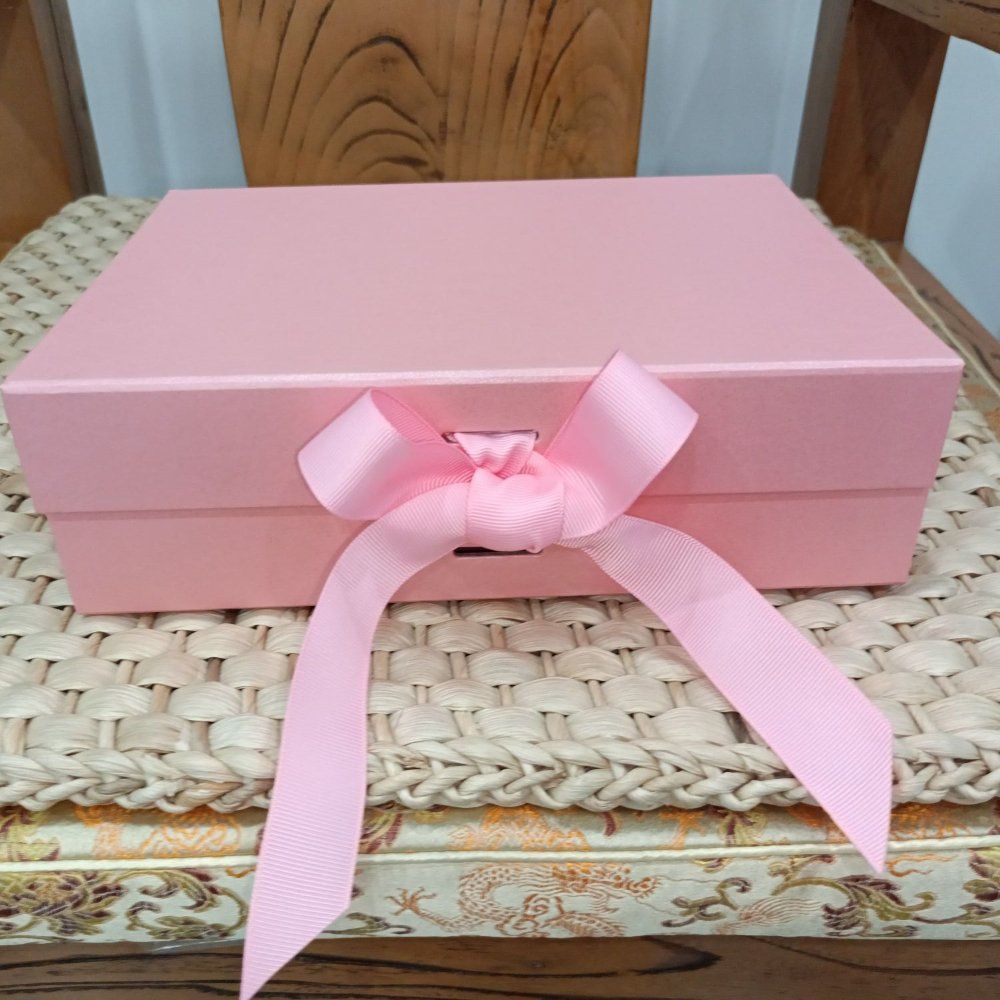 Wholesale Gold Foil Custom Logo Foldable Falt Shipping Pink Magnetic Cardboard Paper Gift Packaging Box with Ribbon