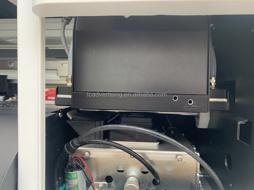 Digital UV Inkjet Vinyl Sticker Printers 1.3m With Hight Resolution 1440dpi