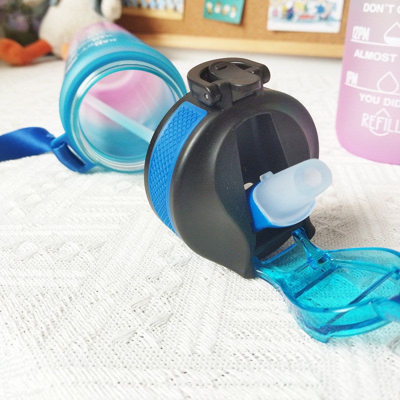 Fashionable Gradient Color Frosted Plastic Sports Water Bottle 750ml Cycling Water Bottles Custom Keep Yourself Hydrated Lightweight Durable