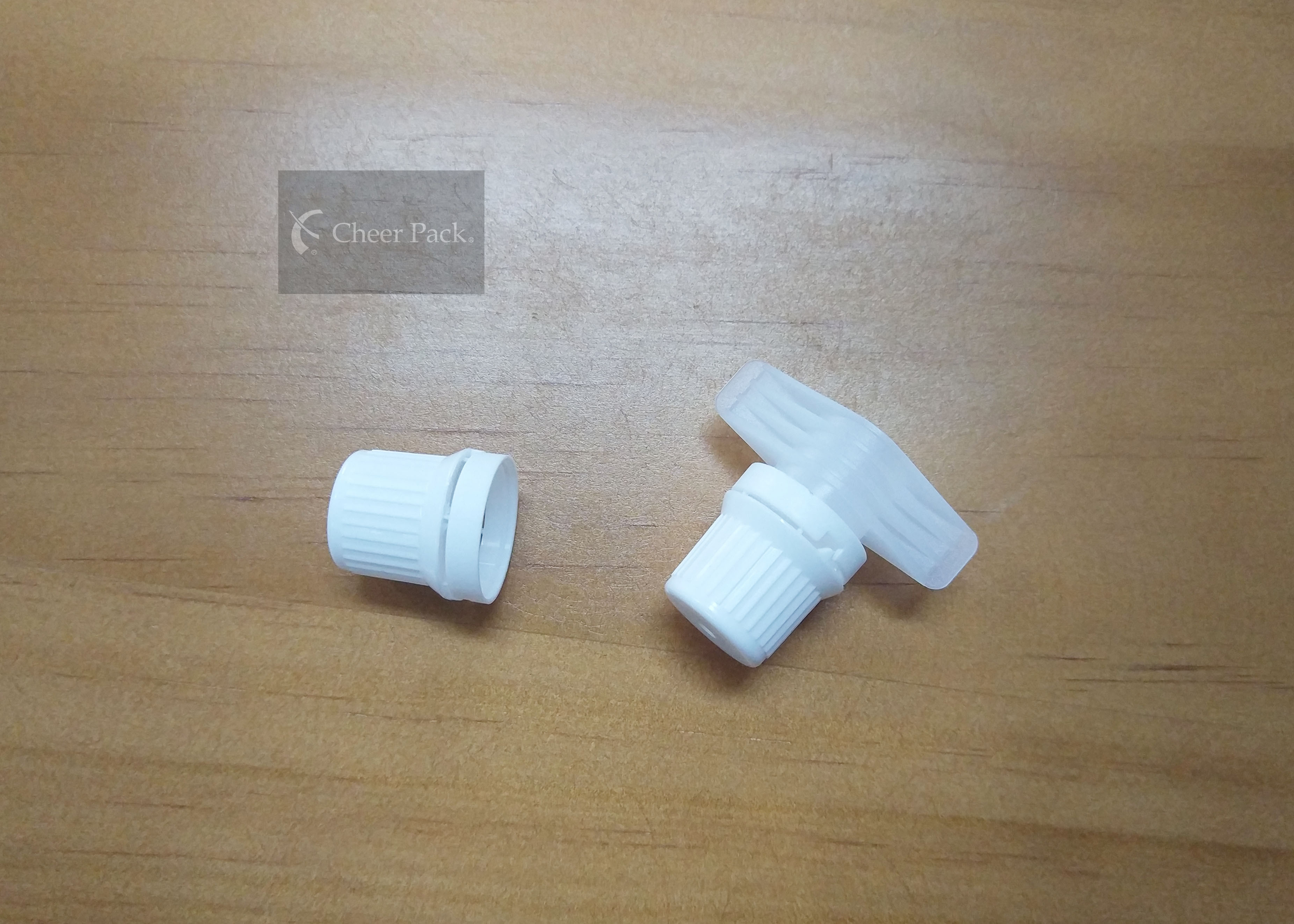 White Pour Spout Caps For Plastic Pouch Outer Diameter 1.16cm