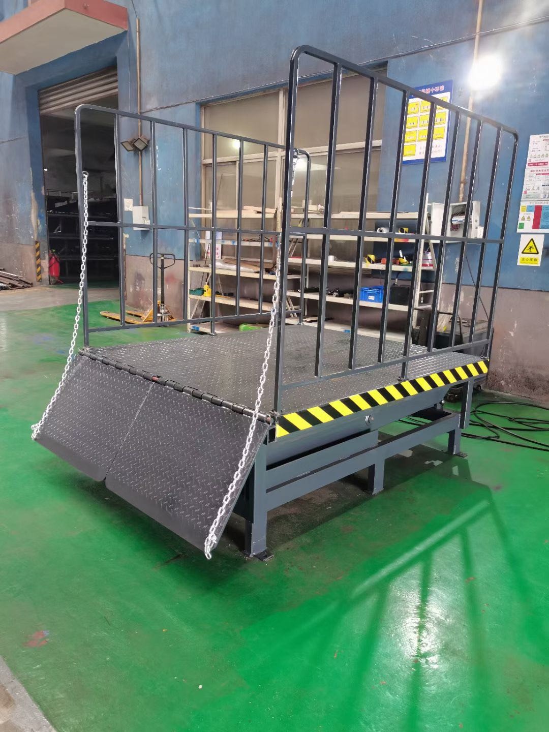 Portable offloading Dock Equipment 2100x2100mm 1000kg Hydraulic Scissor Dock Lifts