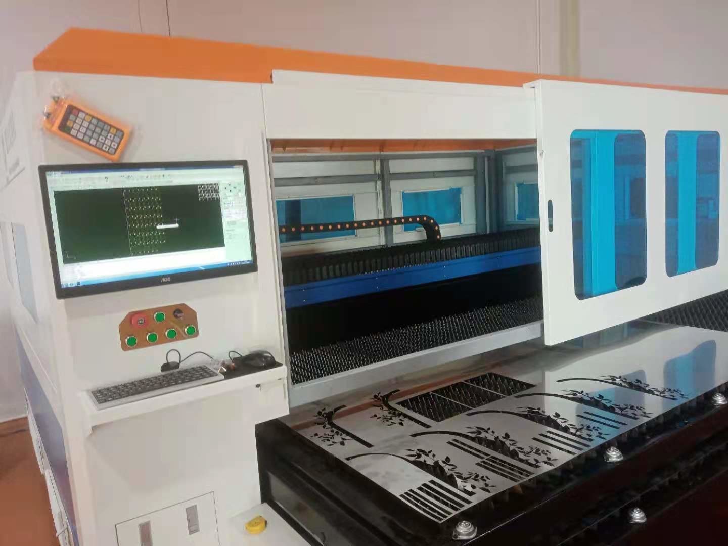 1500w Stainless Steel Sheet Metal Fiber Laser Cutting Machine With Exchange Platfrom
