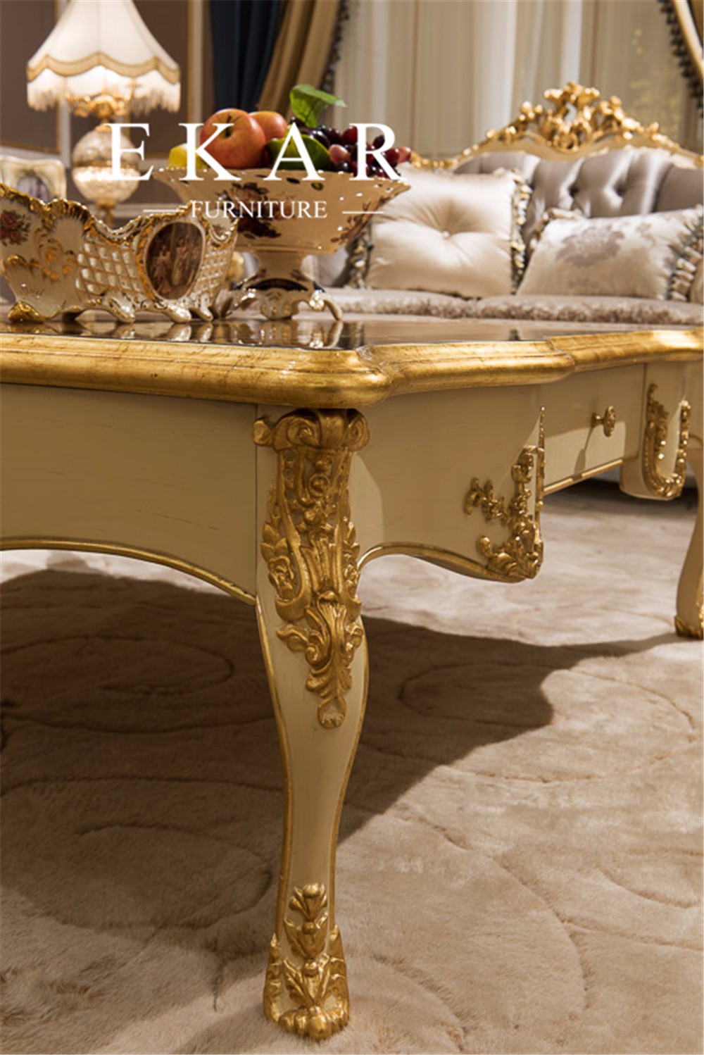 Living room french provincial coffee table / carved coffee table