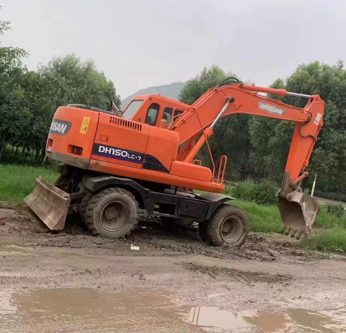 15 Ton Dh150w-7 Doosan Wheel Excavator With 0.75m3 Bucket Capacity